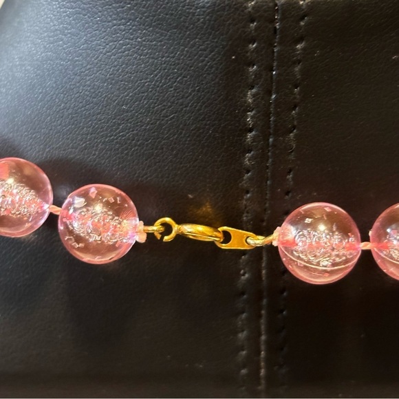Vintage pink bubble lucite beaded necklace - Picture 5 of 7